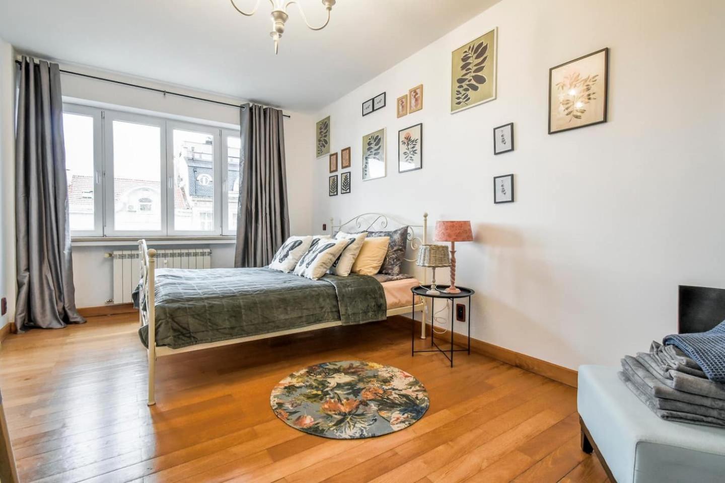 Fully Equipped Vitoshka Area Spacious Metro София Екстериор снимка