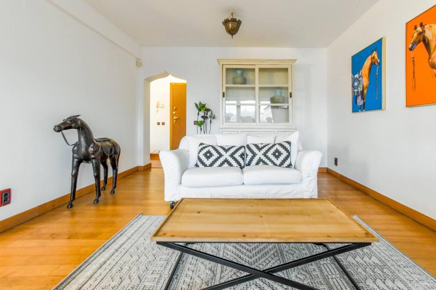 Fully Equipped Vitoshka Area Spacious Metro София Екстериор снимка